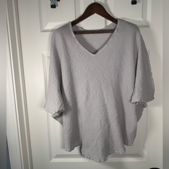 Cobblestone Living Crinkle Crepe Italian Knit Cape Style Blouse Grey Size Small - Picture 1 of 7